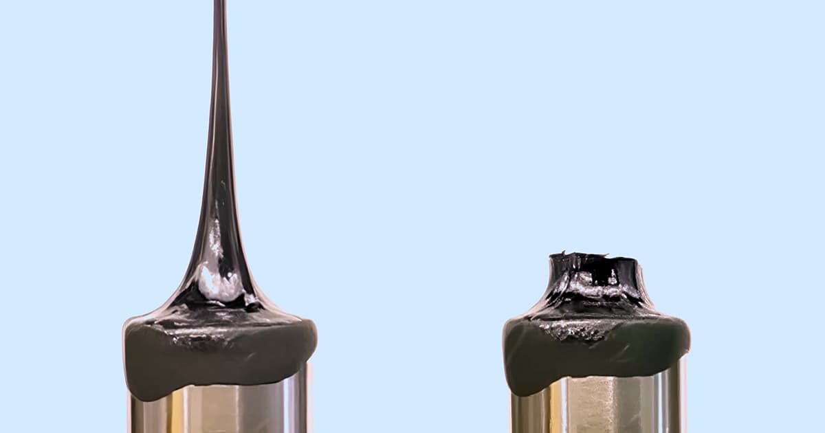 Des fluides cassent comme du verre. Personne ne l'avait prévu.